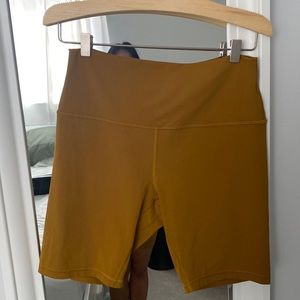Wunder Train High rise shorts 6”